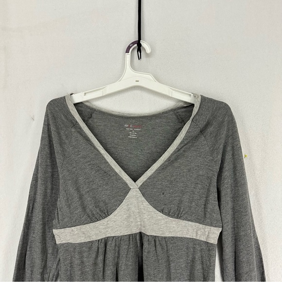 New York & Company Sport Long Sleeve V Neck T Shirt Womens Medium Grey - Picture 5 of 9